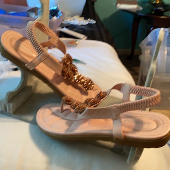 Ladies pink sandals. Size 8 $18.00 - Picture 3 of 4